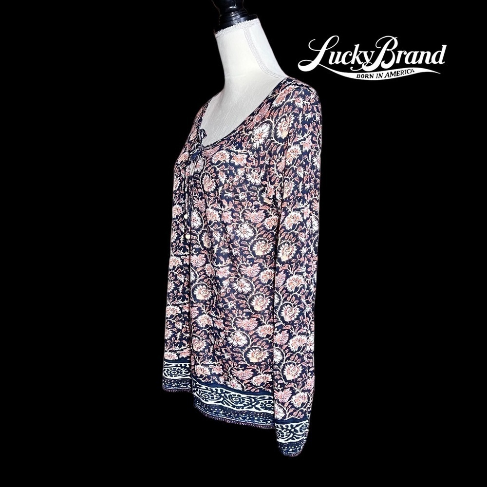 Lucky Brand (EUC) Top with Front Tie Size Medium